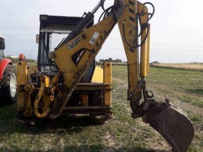 Bild 4:Baggerlader MF 50 H