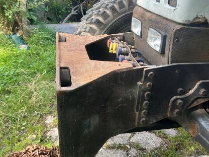 Bild 4:Schneepflugplatte mit Unterzug Steyr 9000