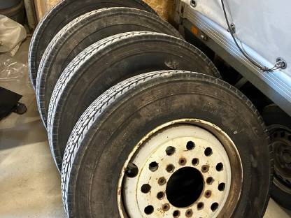 Kommunalbereifung mit Felgen