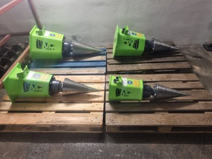 Bild 9:Kegelspalter mit Konsole für Rückewagen 500-800-1.100 cm