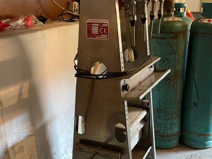 Bild 3:Abfüllanlage mit Filter, Flaschenwaschmaschine