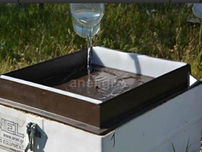 Bild 5:Futtertrog Bienen