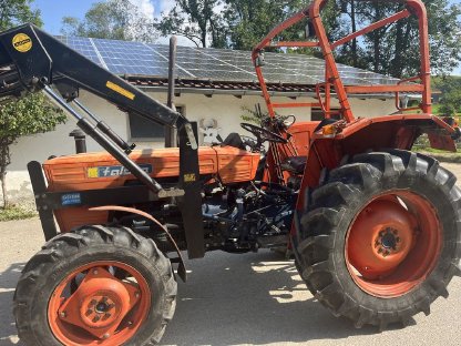 Bild 2:Gut erhaltener Same Falcon Traktor