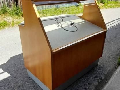 Bild 2:Verkaufsvitrine Vitrine Brot Gemüse