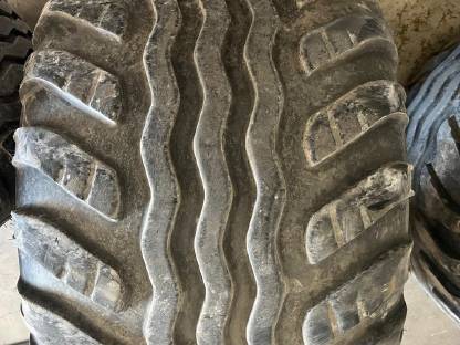 Bild 4:Anhängerreifen 500/50-17