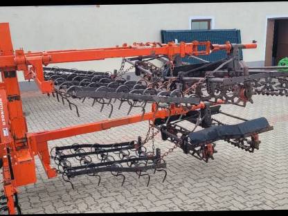 Bild 2:Saatbeetkombination Pöttinger/Landsberg