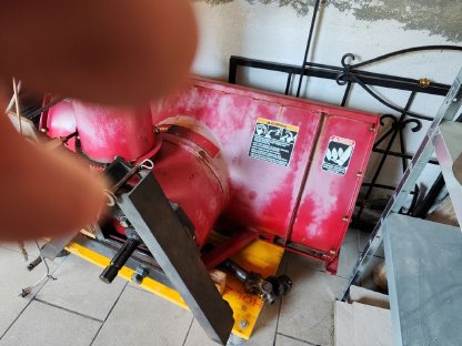 Bild 8:Kleintraktor Allrad Schneepflug Schneefräse Heckwanne