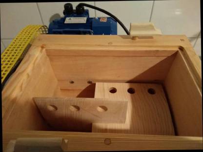 Bild 2:Neuwertige Buttermaschine