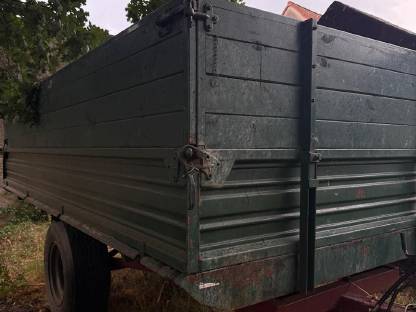 Bild 4:Einachskipper, 3-Seiten-Kipper