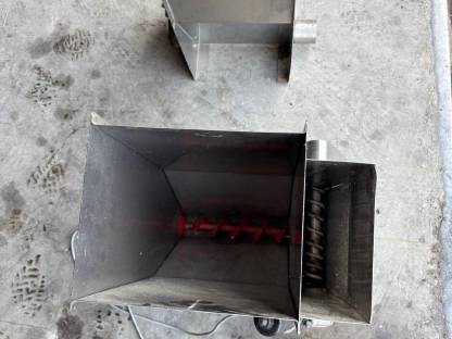 Bild 2:Futterdosierer