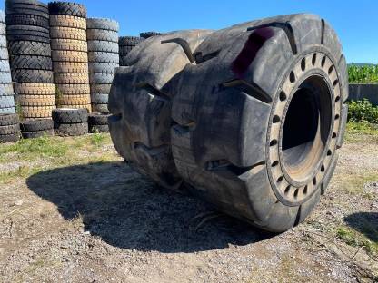 Bild 5:Traktorreifen in jeder Größe, zu jedem Preis