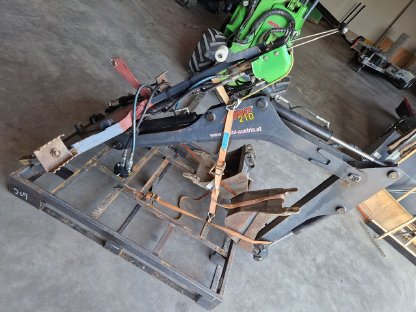 Bild 9:Anbaubagger Avant 210 für AVANT