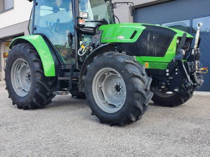 Bild 2:Deutz Fahr 5090.4G mit Frontlader