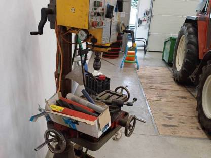 Bild 4:Standbohrmaschine