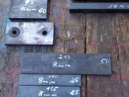 Bild 7:Flacheisen Reste verschiedene Größen