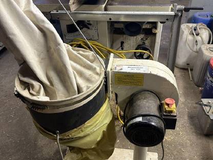 Bild 3:Minimax LAB 300 N Universalkombinierte Maschine mit Absaugung