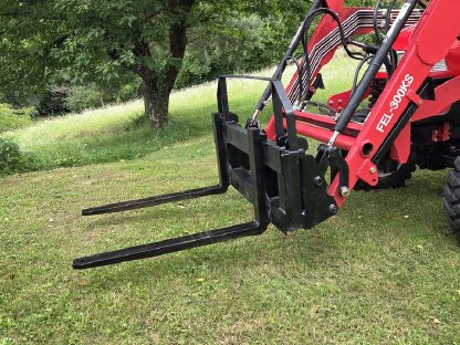 Bild 4:Kleintraktor DongFeng 4x4 30PS Wendegetriebe - Frontlader