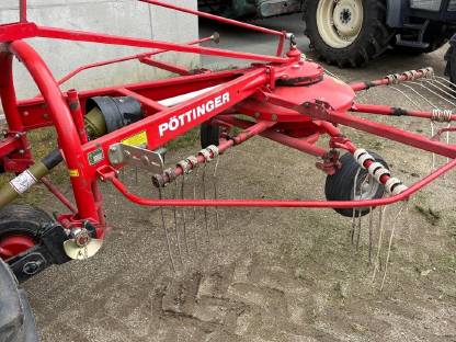 Bild 2:Pöttinger Schwader Top 28