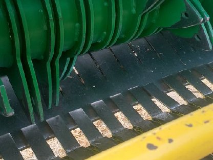 Bild 3:John Deere 590 Rundballenpresse