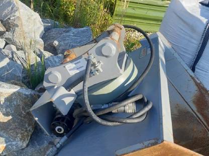 Bild 3:Grabenräumlöffel (Trapezlöffel)