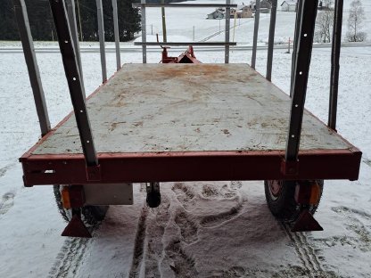 Bild 3:Holzanhänger