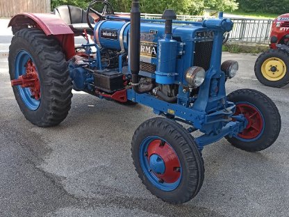 Mc Cormick Farmall F-12 Traktor