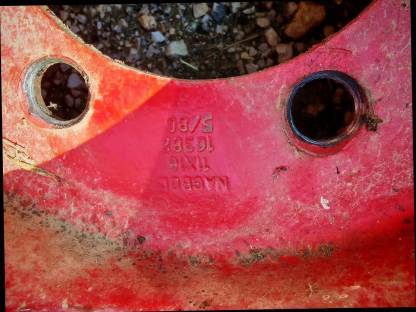 Bild 6:Zwei Ladewagenreifen mit Felge