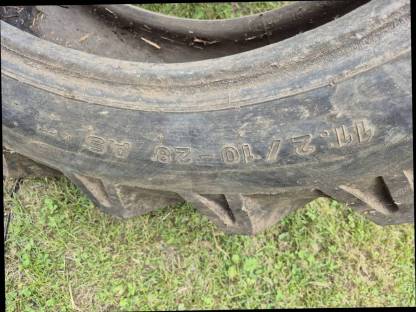 Bild 4:2 Stk. Traktorreifen 11.2/10-28