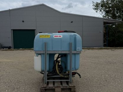 Bild 3:Stockaustriebsspritze inkl. Aufsattelspritze 300 l