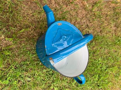 Bild 4:Gießkanne antik Emaille