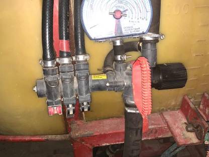 Bild 3:Unkrautfeldspritze