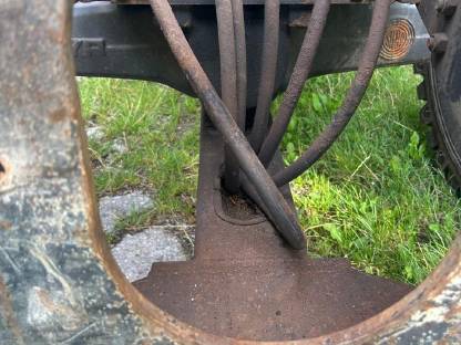 Bild 2:Schneepflugplatte mit Unterzug Steyr 9000