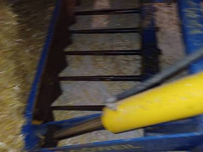 Bild 3:Göweil Ballenschneider