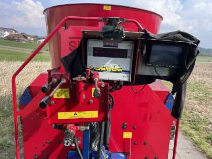 Bild 3:Mayer Siloking VM 9 Futtermischwagen