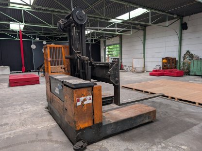 Bild 6:DIMOS Elektro-Mehrwege-Stapler EFY3004-R 3.000 kg
