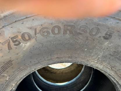 Bild 7:Reifen 750/60R30.5 Alliance 885 Steel Belted Güllefass, Kipper