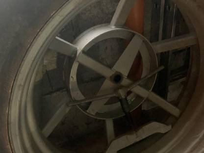 Bild 4:Zwilingsräder 12.4R36