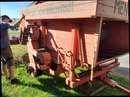 Bild 2:Alte Dreschmaschine