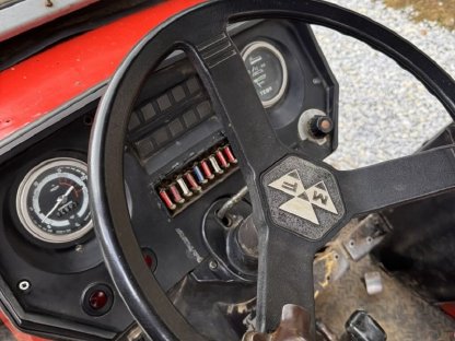 Bild 7:Massey Ferguson 273 mit Hauer Frontlader