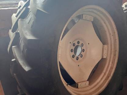 480/70R38 BKT ohne Felgen