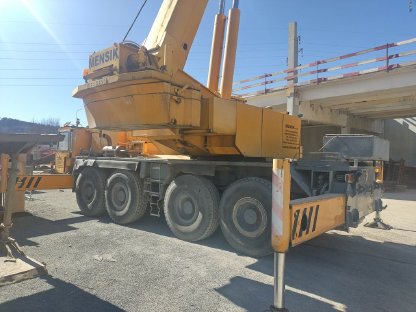 Bild 3:Liebherr LTM 1060