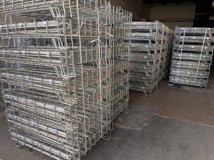 Bild 3:Gitterboxen für Flaschen