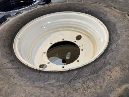 Bild 2:Räder Reifen - Case, Steyr, New Holland 650/65R42 - 540/65R42