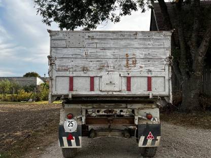 Bild 3:Zweiachs-Dreiseitenkipper