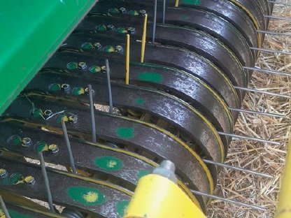 Bild 5:John Deere 590 Rundballenpresse