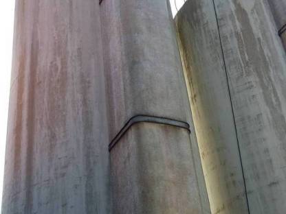 Bild 5:Kunststoff-Silos aus GFK als Lagerraum, Abdeckung