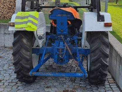 Bild 2:Traktor FORD 3000 m. Kabine