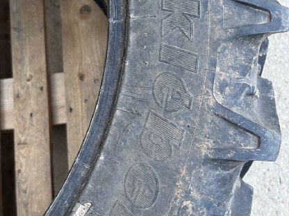 Bild 2:Kulturreifen 230/95R32 (9.5R32)