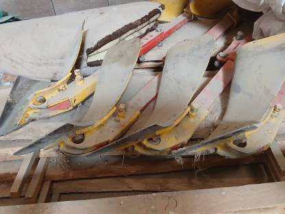 Bild 3:Verkaufe pöttinger servo 2s 4 schar wendepflug