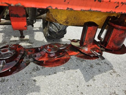 Bild 4:Knüsel 300 F Mähwerk